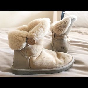 Ugh boots - Bailey Button - sz 8
